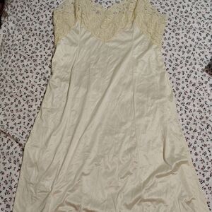 Vintage Elegant Cream Lace Nightgown
